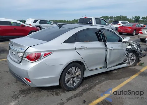 2015 Hyundai Sonata Hybrid Limited z USA, uszkodzony, nr VIN KMHEC4A44FA132845
